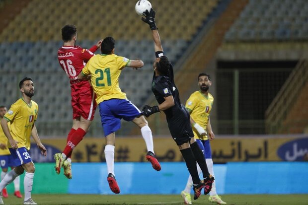 صنعت نفت آبادان ۱ - ۲ پرسپولیس/ دبل شاگردان یحیی، قرمزها در کورس ماندند صنعت نفت آبادان ۱ - ۲ پرسپولیس/ دبل شاگردان یحیی، قرمزها در کورس ماندند