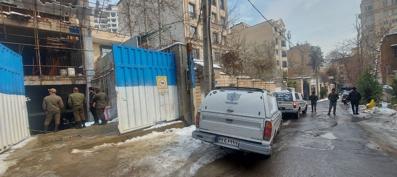 ساختمان نیمه‌کاره خیابان ولیعصر پلمب شد +تصاویر