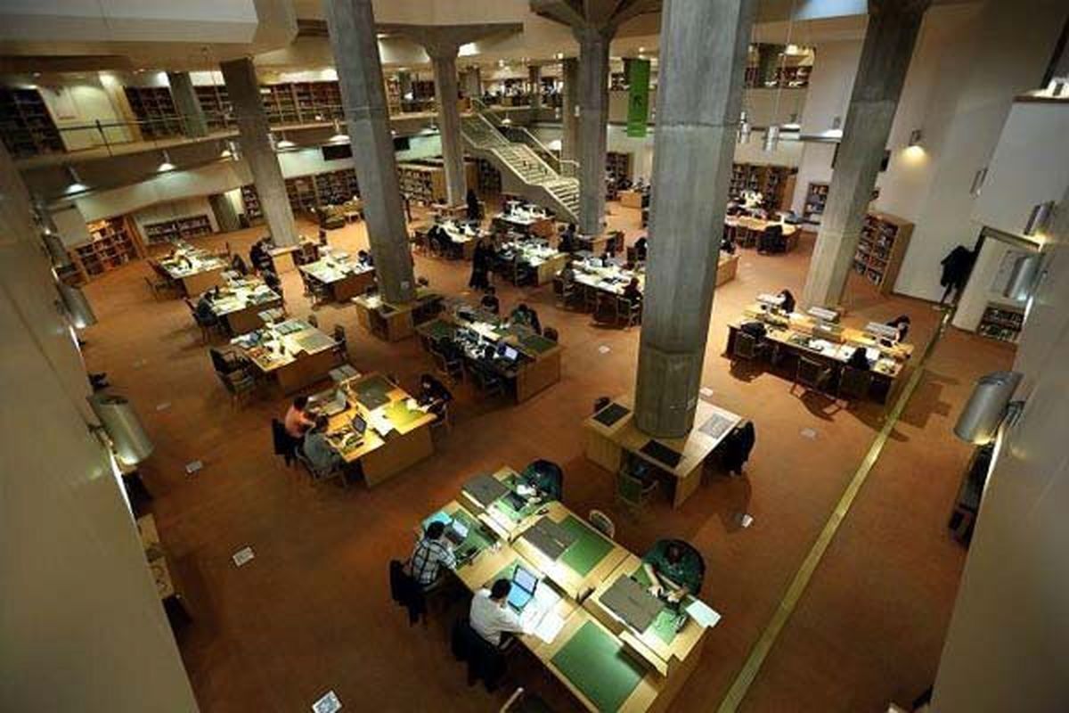 تعلیق عضویت ۱۲ زن در کتابخانه ملی به دلیل عدم رعایت حجاب +عکس