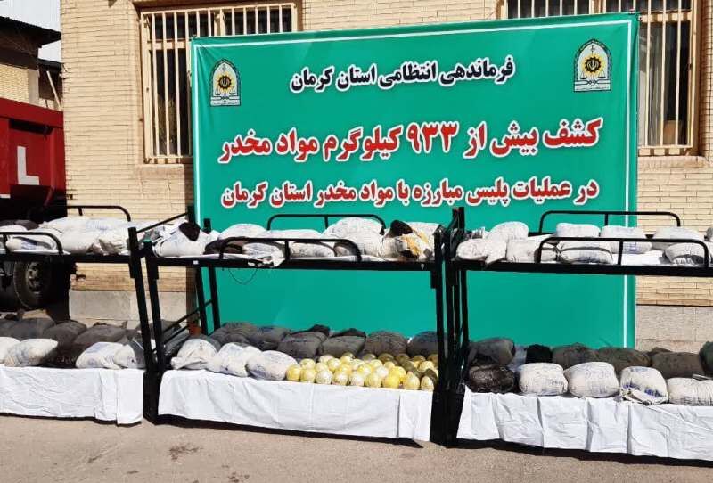 کشف ۹۳۳ کیلو تریاک از یک کامیون! کشف ۹۳۳ کیلو تریاک از یک کامیون!