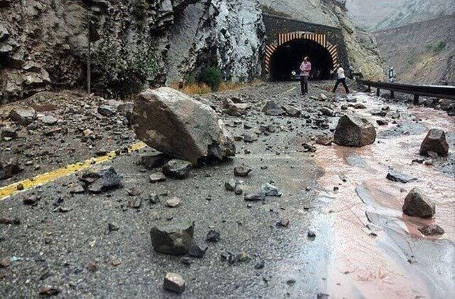 جاده چالوس باز هم مسدود است؛ اجرای عملیات لقگیری در جاده جاده چالوس باز هم مسدود است؛ اجرای عملیات لقگیری در جاده