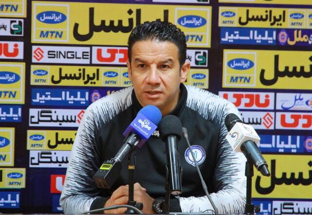 عصبانیت مربی گل‌گهر بعد از باخت مقابل استقلال: لیگ مسخره بازی شده!