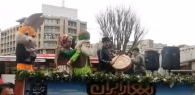 ویدئو| کارناوال نوروزی در خیابان انقلاب تهران