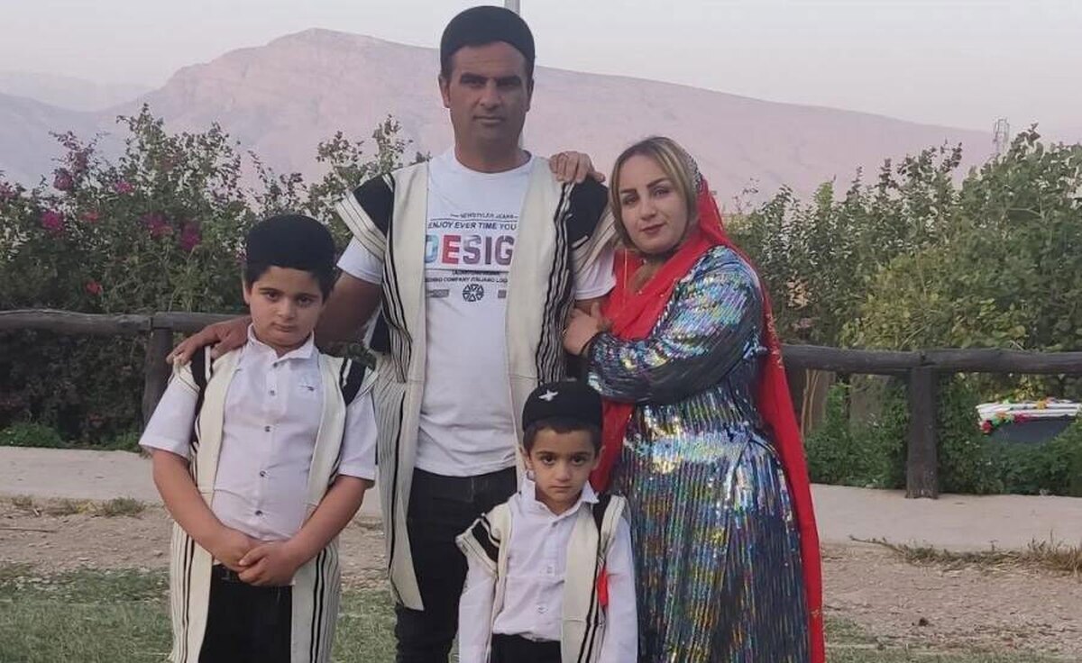 اولین دیدار پدر کیان پیرفلک از مزار فرزندش +ویدئو اولین دیدار پدر کیان پیرفلک از مزار فرزندش +ویدئو