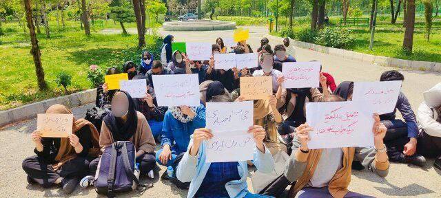 تجمع اعتراضی دانشجویان دانشگاه تهران به مقررات حجاب +عکس