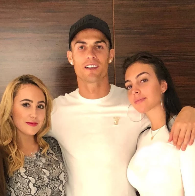 تیپ متفاوت جورجینا و خواهرش برای خرید در عربستان +عکس