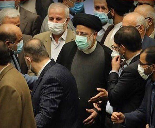 رئیسی: فاطمی را نباید صرفا با وضعیت خودرو قضاوت کرد/ وزیر صمت پاکدست و ضد فساد است