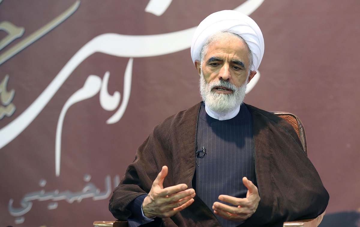 عضو مجمع تشخیص: صدور فرمان آتش به اختیار توسط امامان جمعه قابل قبول نیست!