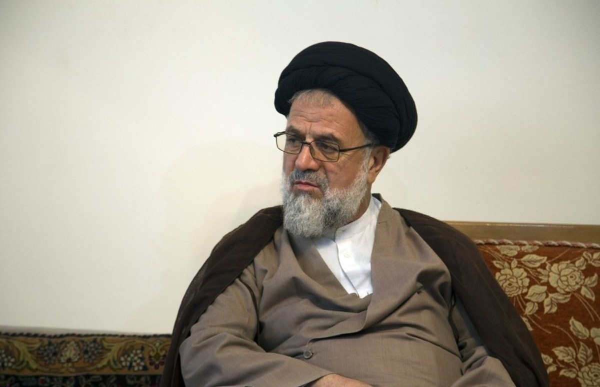 انتقاد عضو جامعه مدرسین حوزه علمیه از آیتالله خواندن ابراهیم رئیسی انتقاد عضو جامعه مدرسین حوزه علمیه از آیتالله خواندن ابراهیم رئیسی