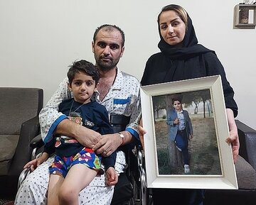 عکس یادگاری مادر کیان پیرفلک با مادر مجاهد کورکور/ پدر کیان پیرفلک: از مجاهد شکایتی نداریم