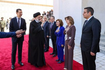 واکنش کیهان به انتقادات از خوشوبش کردن رئیسی با زنان بیحجاب: منتقدان نمیفهمند که رئیسی به زنان احترام گذاشت؟! واکنش کیهان به انتقادات از خوشوبش کردن رئیسی با زنان بیحجاب: منتقدان نمیفهمند که رئیسی به زنان احترام گذاشت؟!
