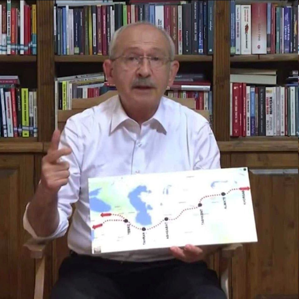 عکس| نقشه ایران در دستان رقیب اردوغان چه میکند؟ عکس| نقشه ایران در دستان رقیب اردوغان چه میکند؟