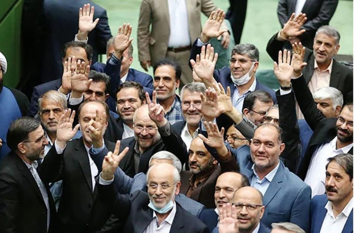 از دناپلاس ۱۳۹۹ تا دیگنیتی و فیدلیتی ۱۴۰۲؛ رانت خودرو در مجلس انقلابی! از دناپلاس ۱۳۹۹ تا دیگنیتی و فیدلیتی ۱۴۰۲؛ رانت خودرو در مجلس انقلابی!