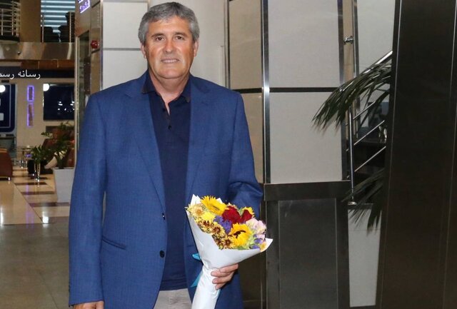 لوپز برای مذاکره با استقلال وارد تهران شد +عکس