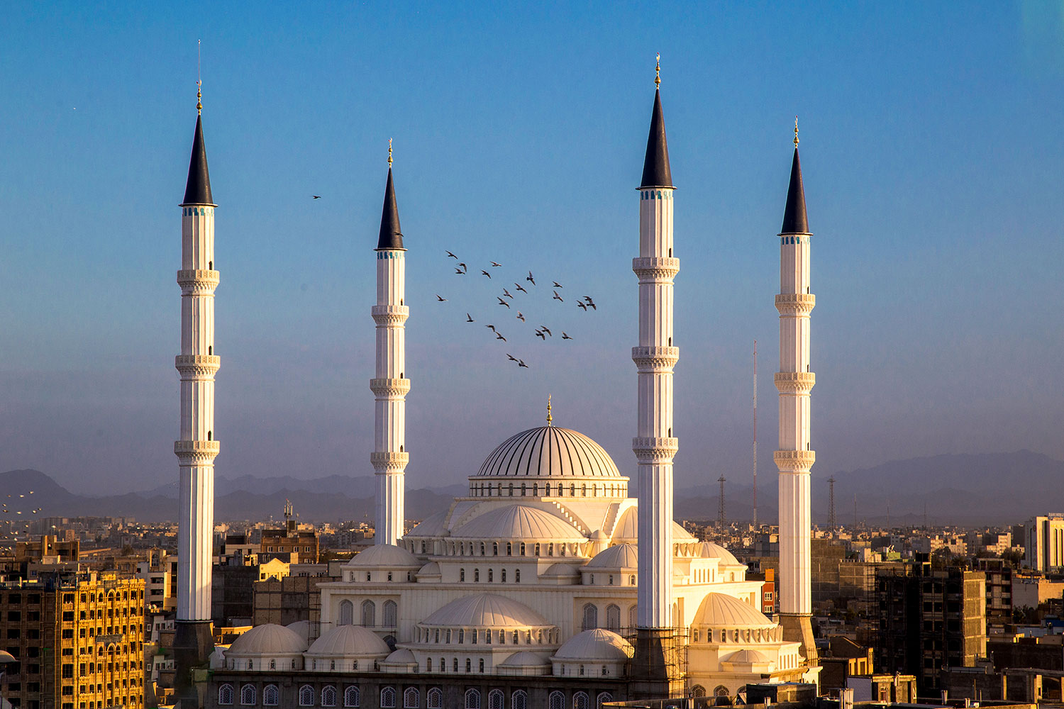 ماجرای حبس و اعتراف‌گیری از یک طلبه در مسجد مکی زاهدان چیست؟