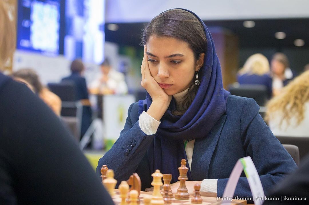 سارا خادم‌الشریعه از زیر پرچم ایران خارج شد