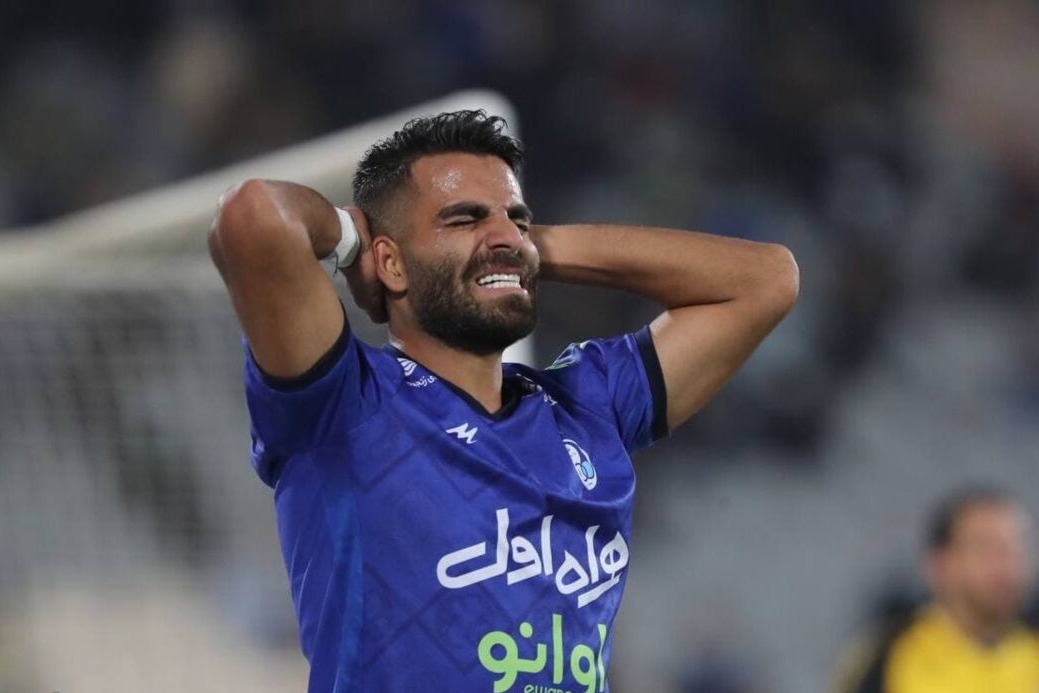 ستاره استقلال با آبی‌ها سفید امضا کرد!
