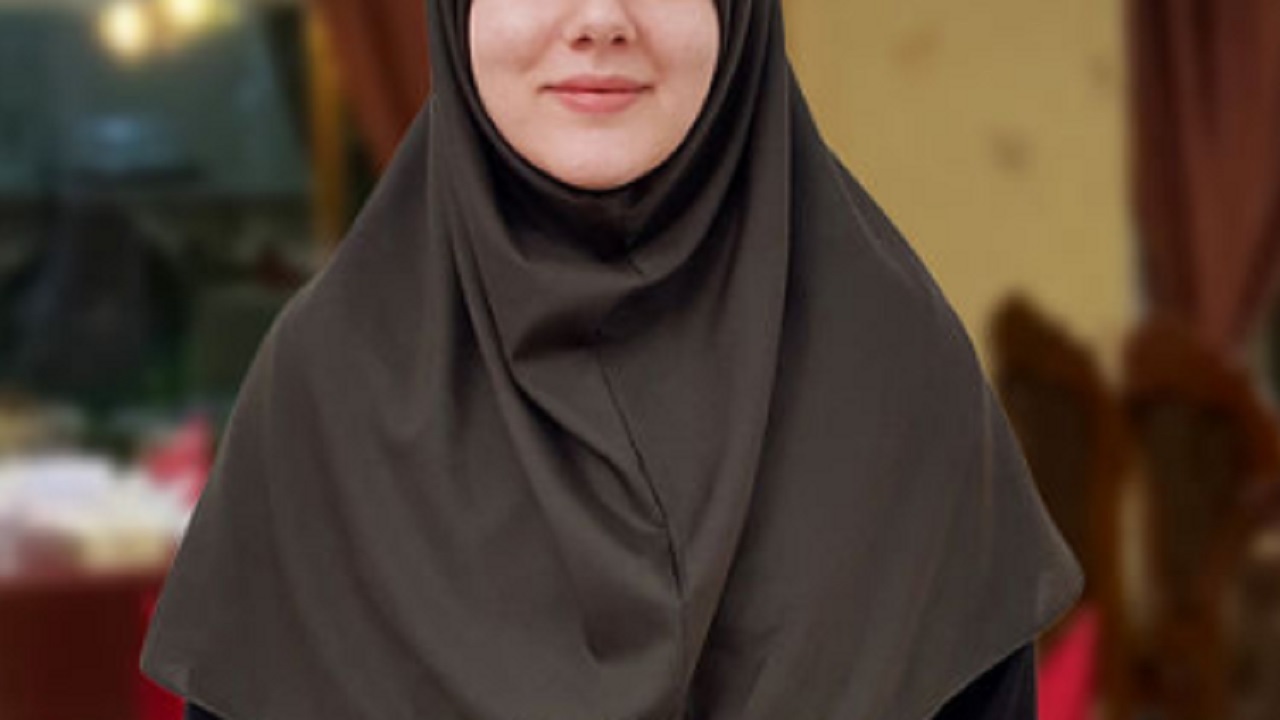 اجبار برای پوشش متحدالشکل مقنعه و مانتو در فستفودهای این شهر اجبار برای پوشش متحدالشکل مقنعه و مانتو در فستفودهای این شهر