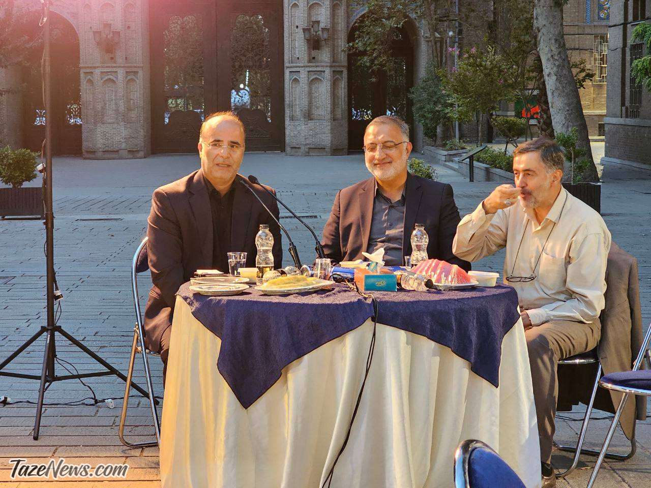 اقدام عجیب زاکانی در مراسم روز خبرنگار +عکس