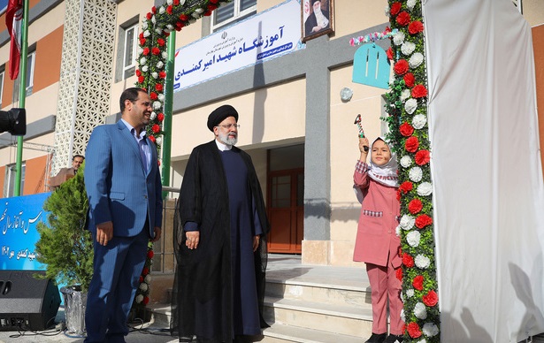 سوالات احمدینژادی و عجیب رئیسی از دانشآموزان؛ روی تخته کلاس چه جملهای نوشته شد؟ سوالات احمدینژادی و عجیب رئیسی از دانشآموزان؛ روی تخته کلاس چه جملهای نوشته شد؟