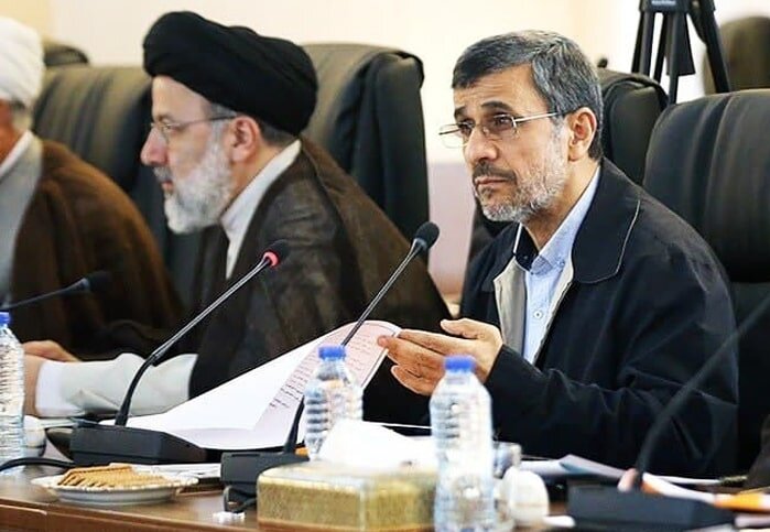 ریشه نفرت از دولت محمود احمدینژاد/ خشمی جانکاه که جوانان را از درون میفرساید ریشه نفرت از دولت محمود احمدینژاد/ خشمی جانکاه که جوانان را از درون میفرساید