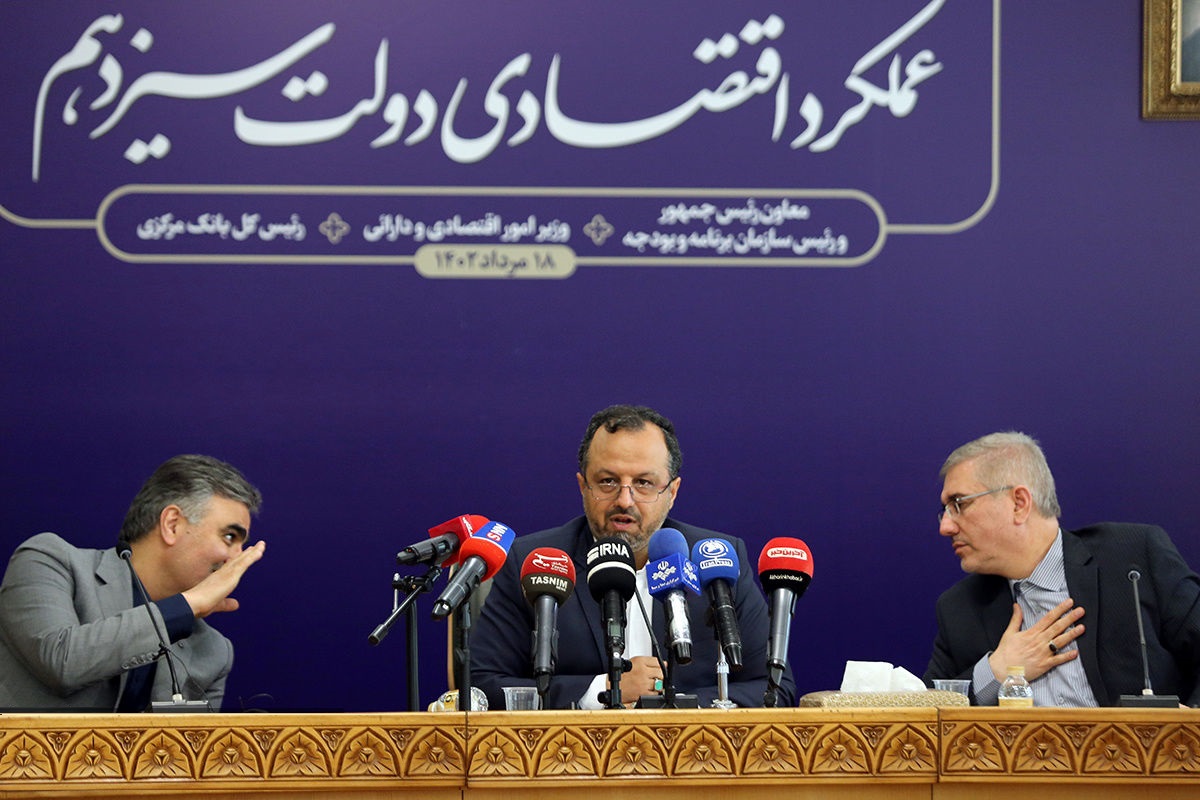 معیشت مردم در تنگنا/ چطور می‌توانیم توقع کاهش مشکلات را داشته باشیم؟