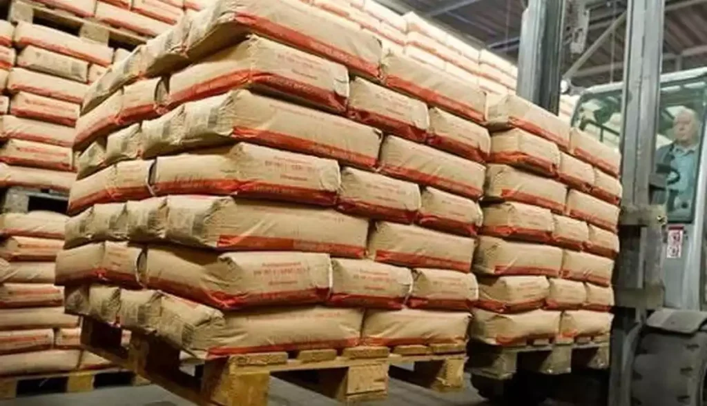 قیمت سیمان در بازار امروز چهاشنبه ۵ مهر/ جدال بر سر خروج سیمان از بورس کالا