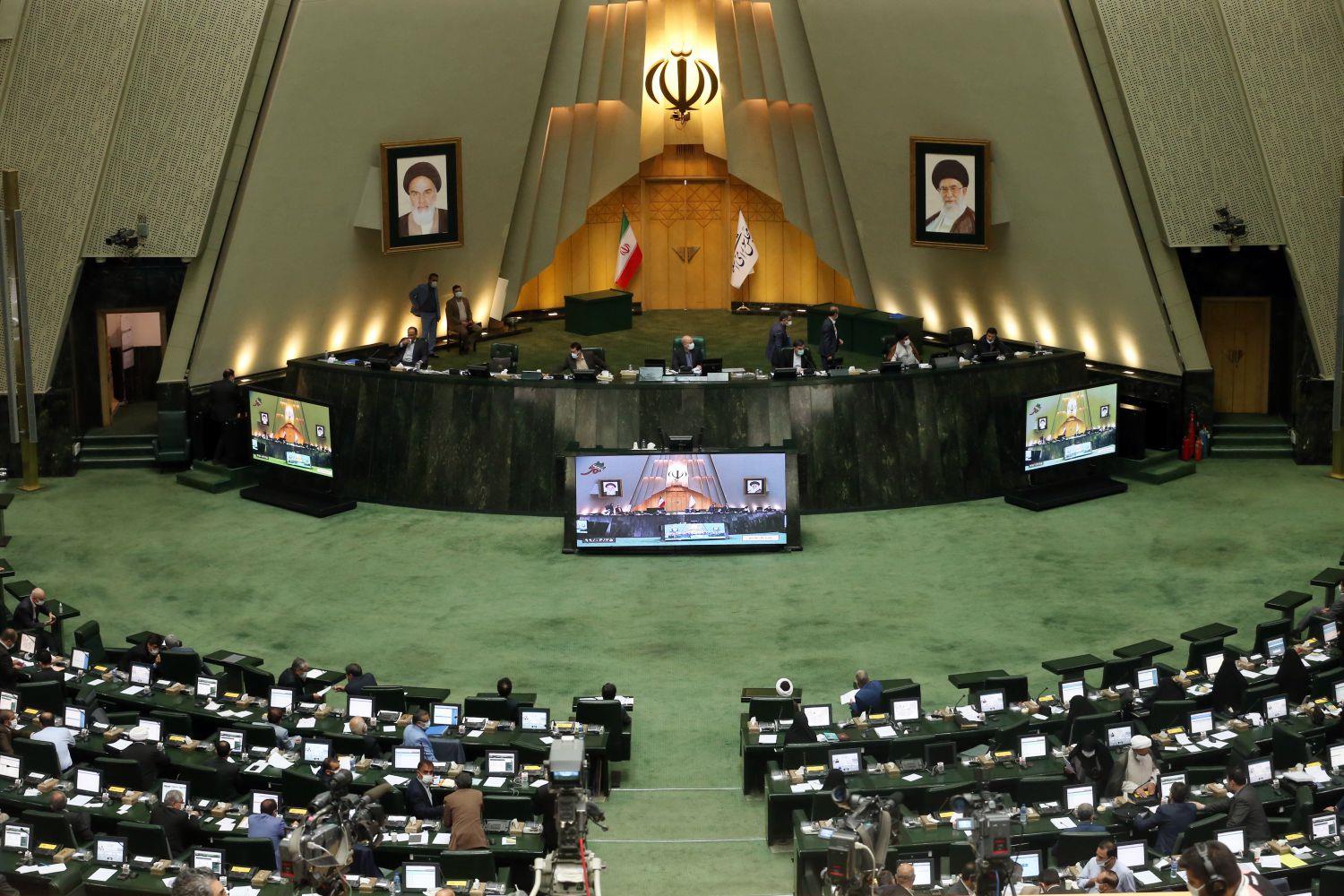 تصمیم سخت و تلخ مجلس درباره شبکه بانکی کشور تصمیم سخت و تلخ مجلس درباره شبکه بانکی کشور