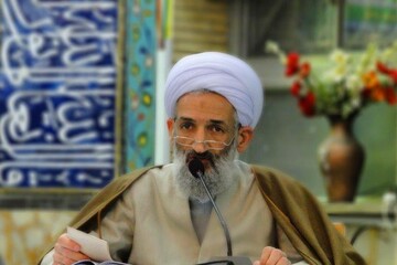 پیشنهاد امام جمعه ساری برای خوردن یک نان توسط ۹۰میلیون نفر با هدف مقابله با آمریکا
