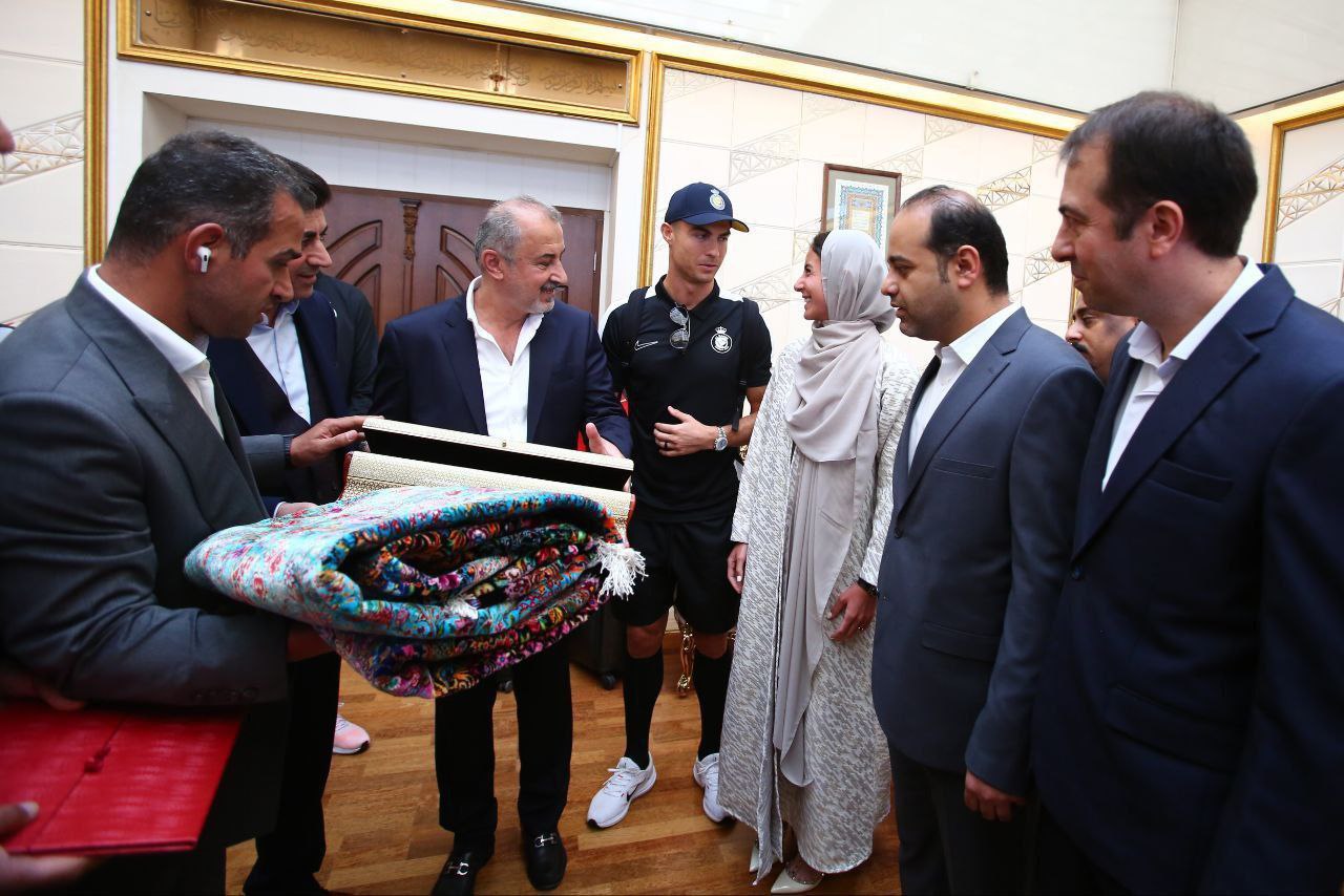 هویت دختر جنجالی استقبال از رونالدو مشخص شد! هویت دختر جنجالی استقبال از رونالدو مشخص شد!