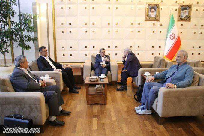 محمود احمدی‌نژاد به تهران رسید +عکس