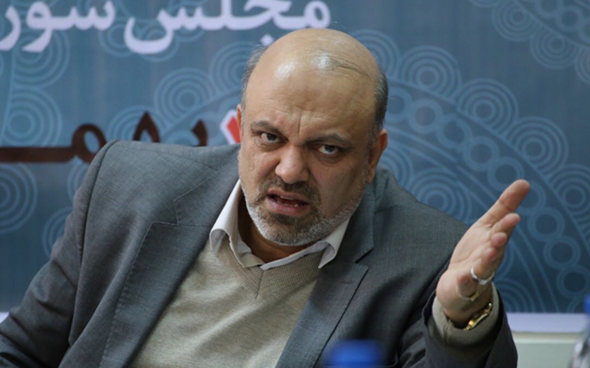 انتقاد تند از رفتار زننده نماینده مجلس در دیدار با مردم +ویدئو انتقاد تند از رفتار زننده نماینده مجلس در دیدار با مردم +ویدئو