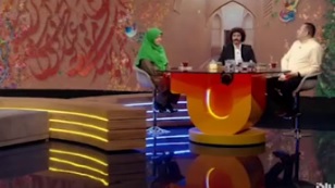 قاری قرآن مهمان تلویزیون با ظاهری عجیب سوژه شد +ویدئو