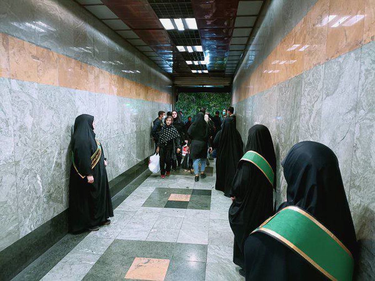 در مترو حجاببان نداریم؛ یگان حفاظت داریم که نیروی مترو هستند و مثل بقیه حقوق میگیرند! در مترو حجاببان نداریم؛ یگان حفاظت داریم که نیروی مترو هستند و مثل بقیه حقوق میگیرند!