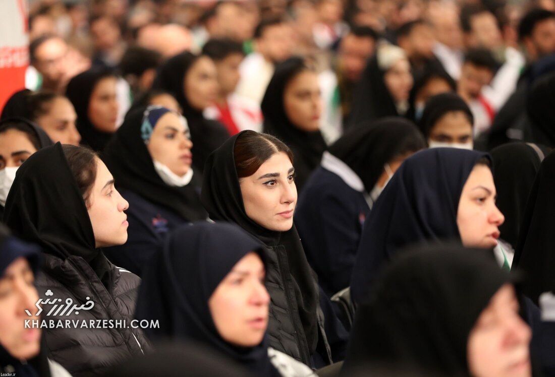 حجاب متفاوت ناهید کیانی در حضور رهبری +عکس
