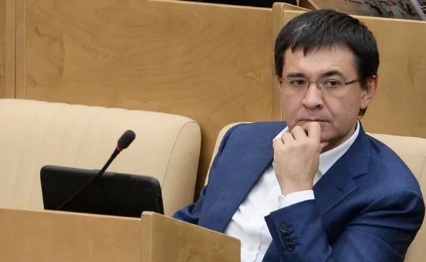 طرح نماینده روس برای تبدیل ۴۵ هزار زن زندانی به ماشین‌ تولید بچه به سبک سریال «سرگذشت ندیمه»!