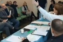 انفجار نارنجک در یک جلسه رسمی خبرساز شد +ویدئو انفجار نارنجک در یک جلسه رسمی خبرساز شد +ویدئو