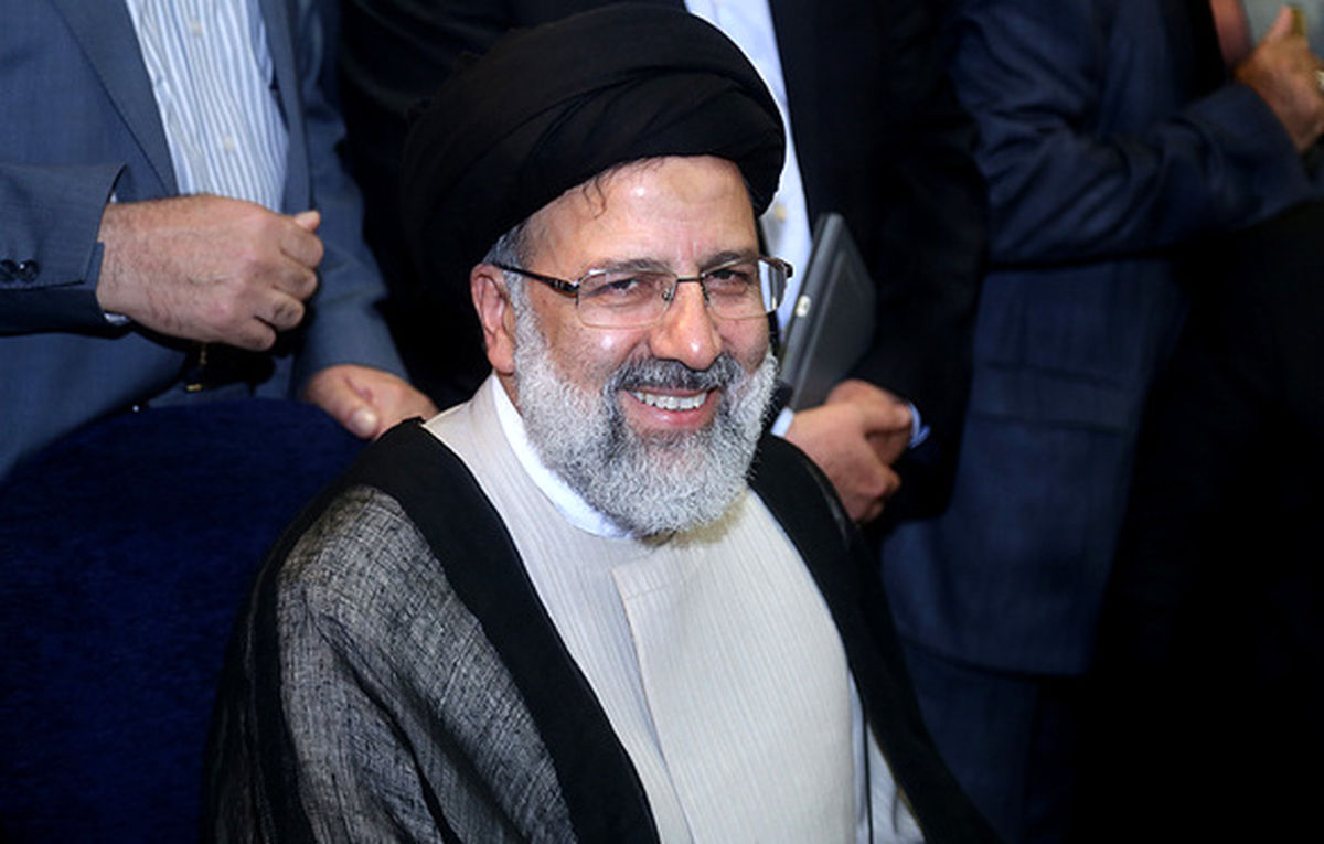 چرا رئیسی مسئولیت کارهای خود و دولتش را قبول نمیکند؟ چرا رئیسی مسئولیت کارهای خود و دولتش را قبول نمیکند؟