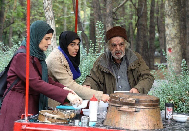 آش‌فروشی بازیگر معروف در تهران خبرساز شد! +عکس