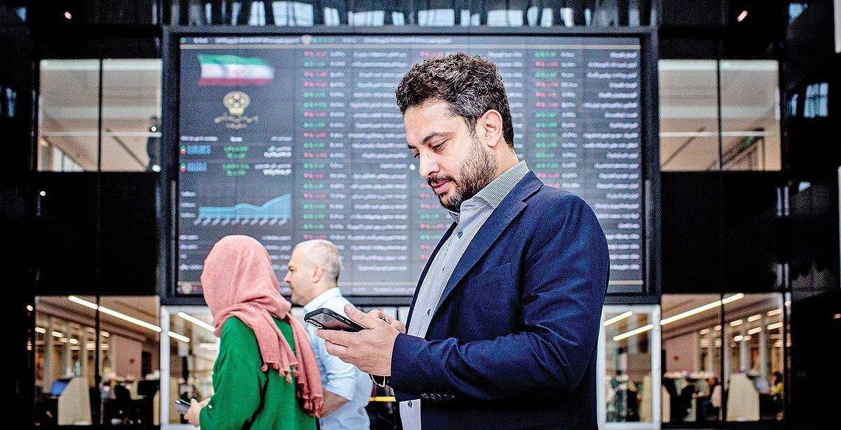 بورس از آتش جنگ در امان ماند/ درگیری سنگین در شاخص ۲ میلیون و ۲۰۰ هزار واحدی