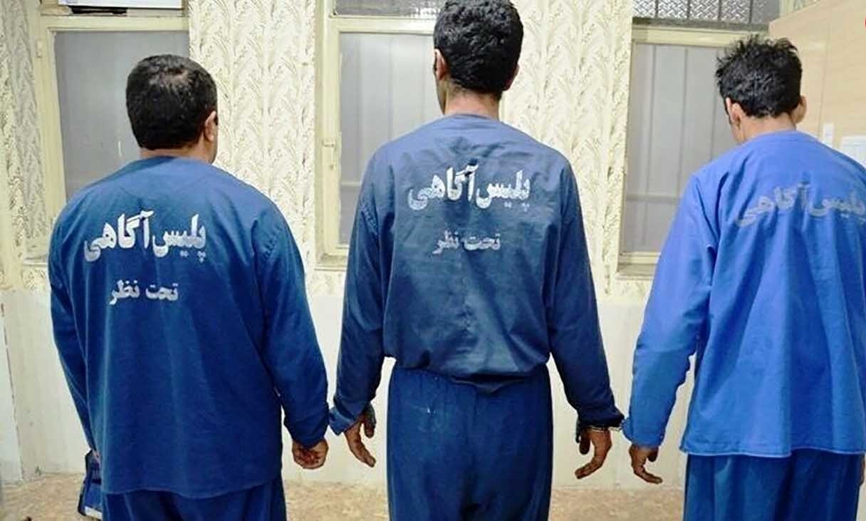 آزار سیاه دختر نوجوان در راه مدرسه توسط ۳ مرد آزار سیاه دختر نوجوان در راه مدرسه توسط ۳ مرد