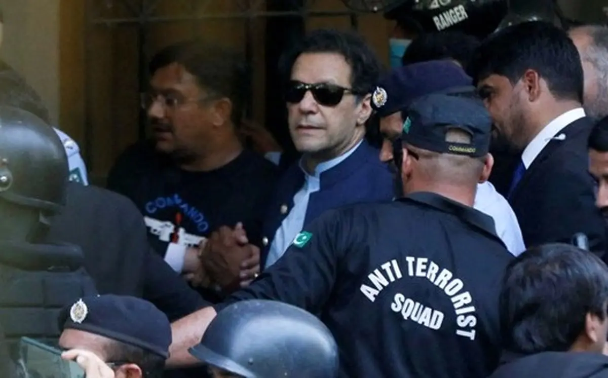نخستوزیر پیشین پاکستان و همسرش به ۱۴ سال حبس نخستوزیر پیشین پاکستان و همسرش به ۱۴ سال حبس