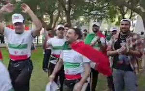 ویدئو| رقص هواداران ایرانی مقابل ورزشگاه عبدالله بن‌خلیفه