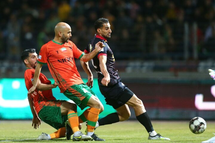مس رفسنجان ۱-۱ پرسپوليس/ سرخها فرصت صدرنشینی و قهرمانی نیمفصل را از دست دادند؛ خواب زمستانی فوتبال باشگاهی آغاز شد مس رفسنجان ۱-۱ پرسپوليس/ سرخها فرصت صدرنشینی و قهرمانی نیمفصل را از دست دادند؛ خواب زمستانی فوتبال باشگاهی آغاز شد