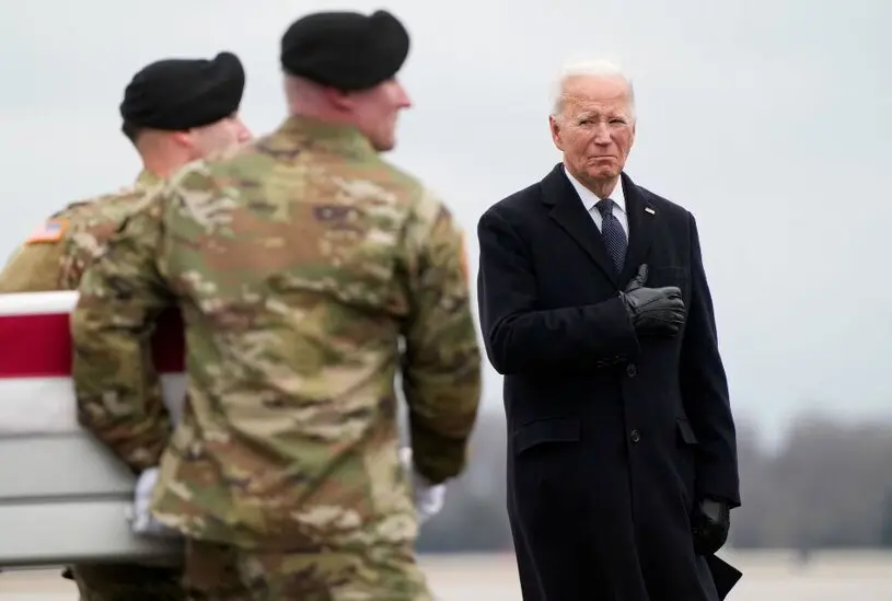 ادای احترام جو بایدن به اجساد سه سرباز آمریکایی کشته شده +عکس