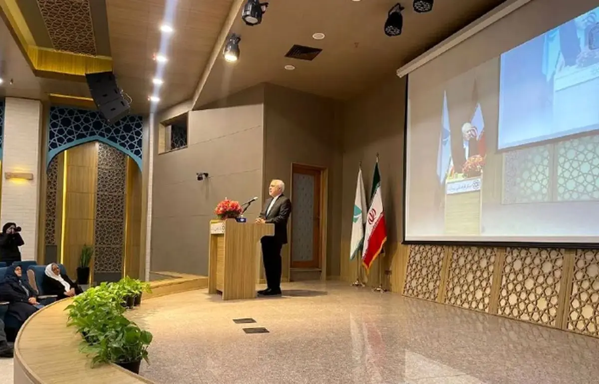 ظریف: نباید دیپلماسی را به میدان تقدیم و ادبیات‌مان را نظامی کنیم؛ نگوییم قرارگاه دیپلماسی، نگوییم سردار دیپلماسی