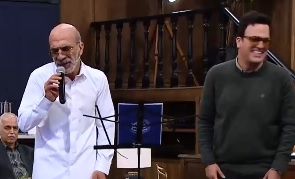 بدل سیاوش قمیشی در برنامه شباهنگی خبرساز شد +ویدئو بدل سیاوش قمیشی در برنامه شباهنگی خبرساز شد +ویدئو
