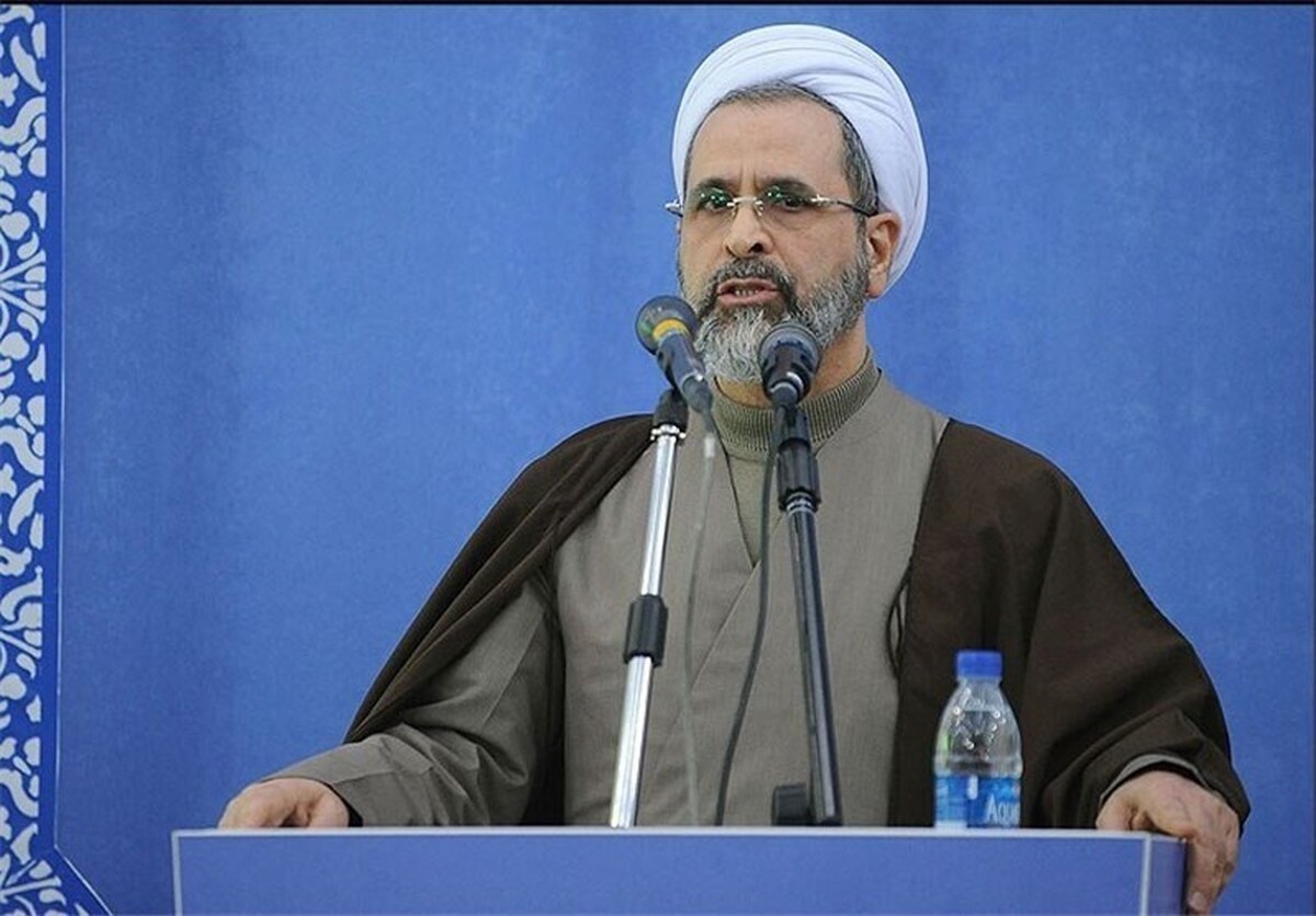 امام جمعه قم: توده مردم در برابر نعمت جمهوری اسلامی و ولایت باید شکرگزار باشند