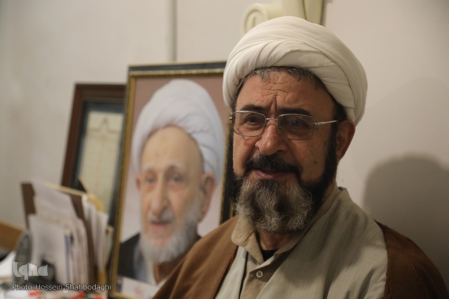 فرزند آیتالله بهجت درباره حادثه درمانگاه قم: کجا گفته شده عکس بگیری؟ فرزند آیتالله بهجت درباره حادثه درمانگاه قم: کجا گفته شده عکس بگیری؟