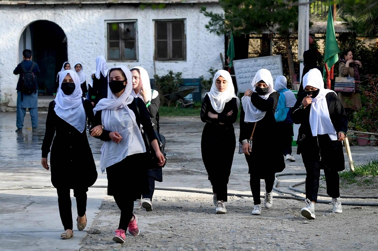 ظلم طالبان به دختران افغان؛ چند نفر از مدرسه محروم شدند؟